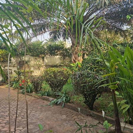 Tout Confort Avec Jardin Entree Bastos Yaoundé エクステリア 写真