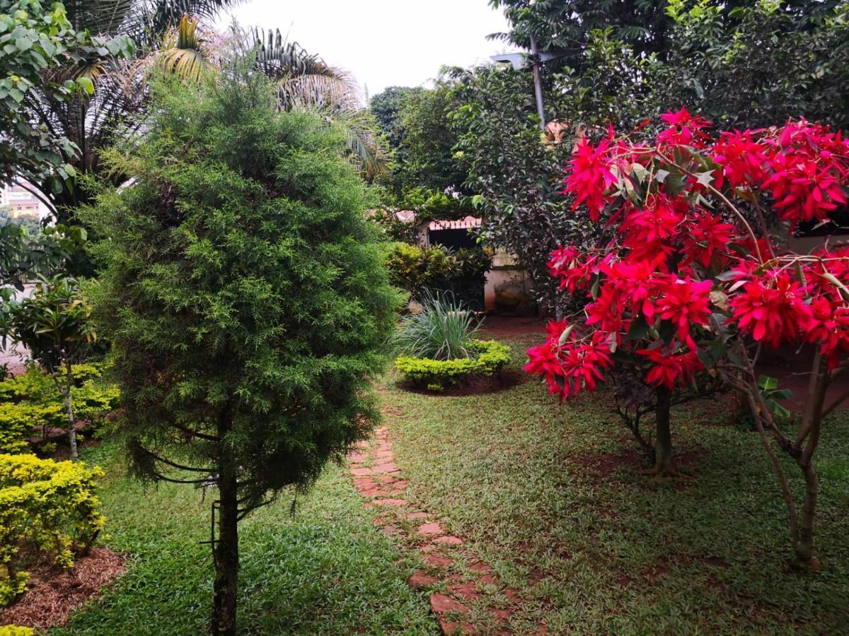Tout Confort Avec Jardin Entree Bastos Yaoundé エクステリア 写真